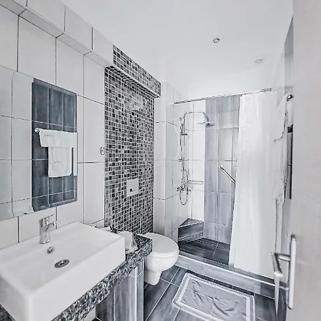 Marinis Boutique فندق *