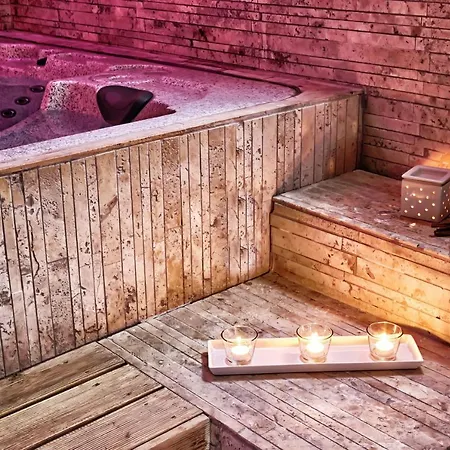 Marinis Boutique فندق *