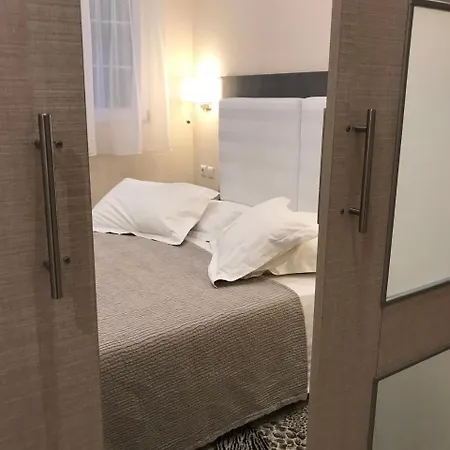 Marinis Boutique فندق