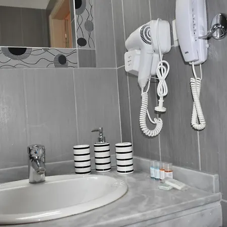 Marinis Boutique فندق