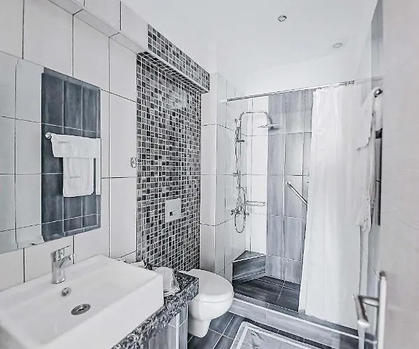 Marinis Boutique Hotel *